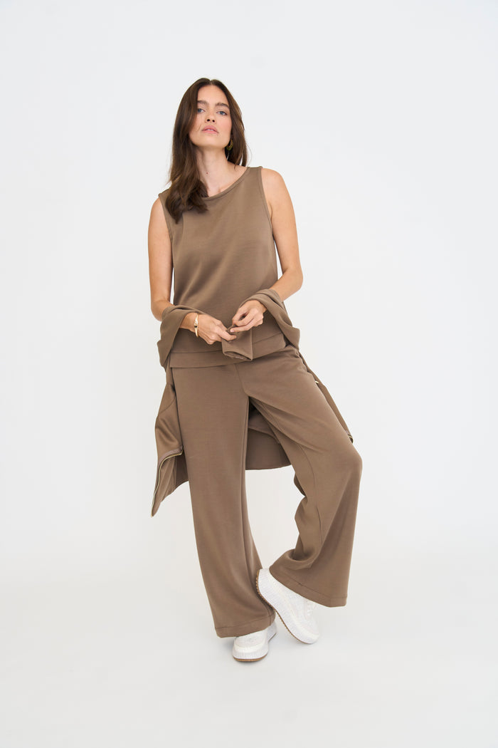 Women's Mocha Travel Airport Outfit