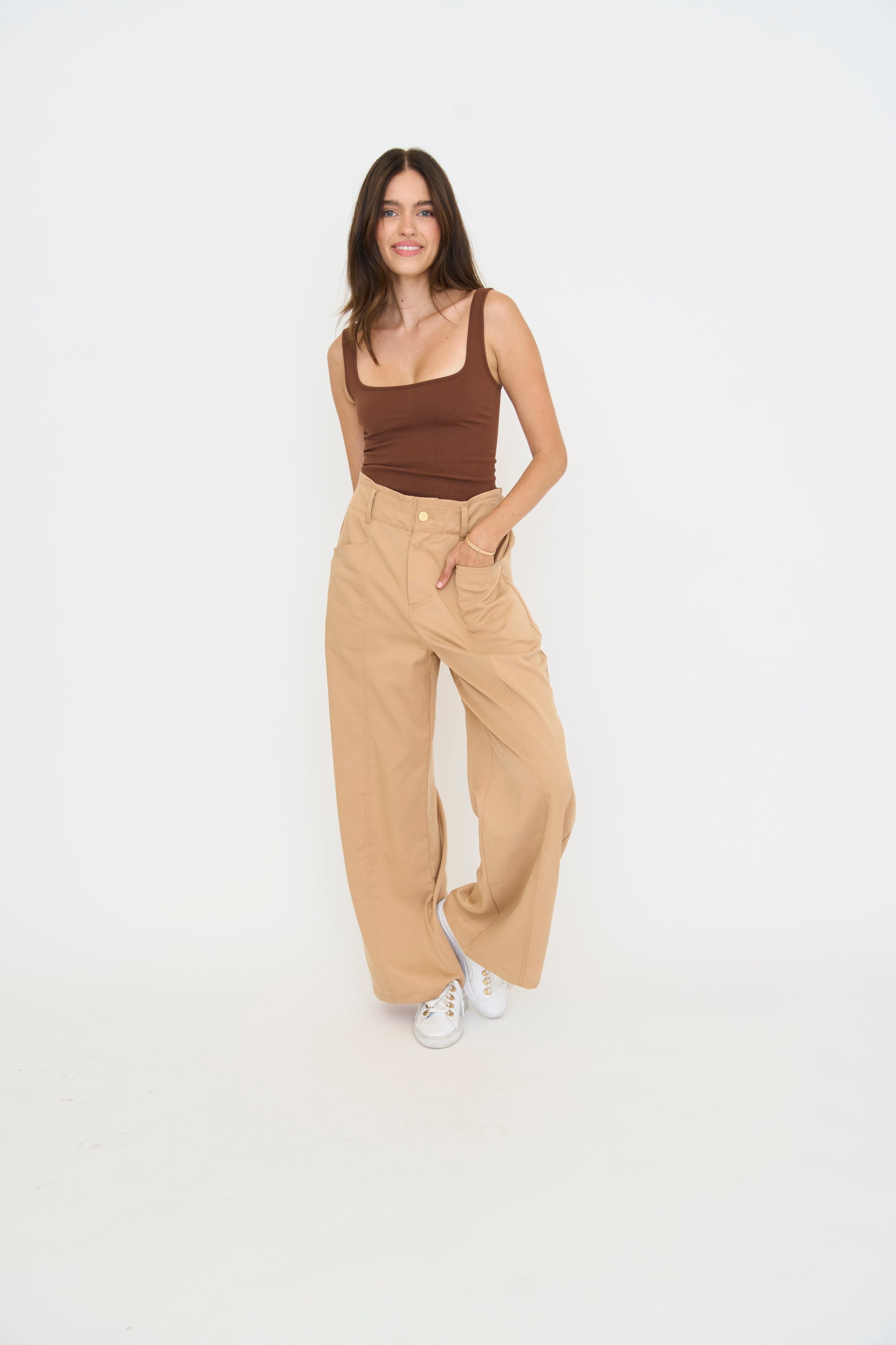 Women's Airport Outfit Tan Pants